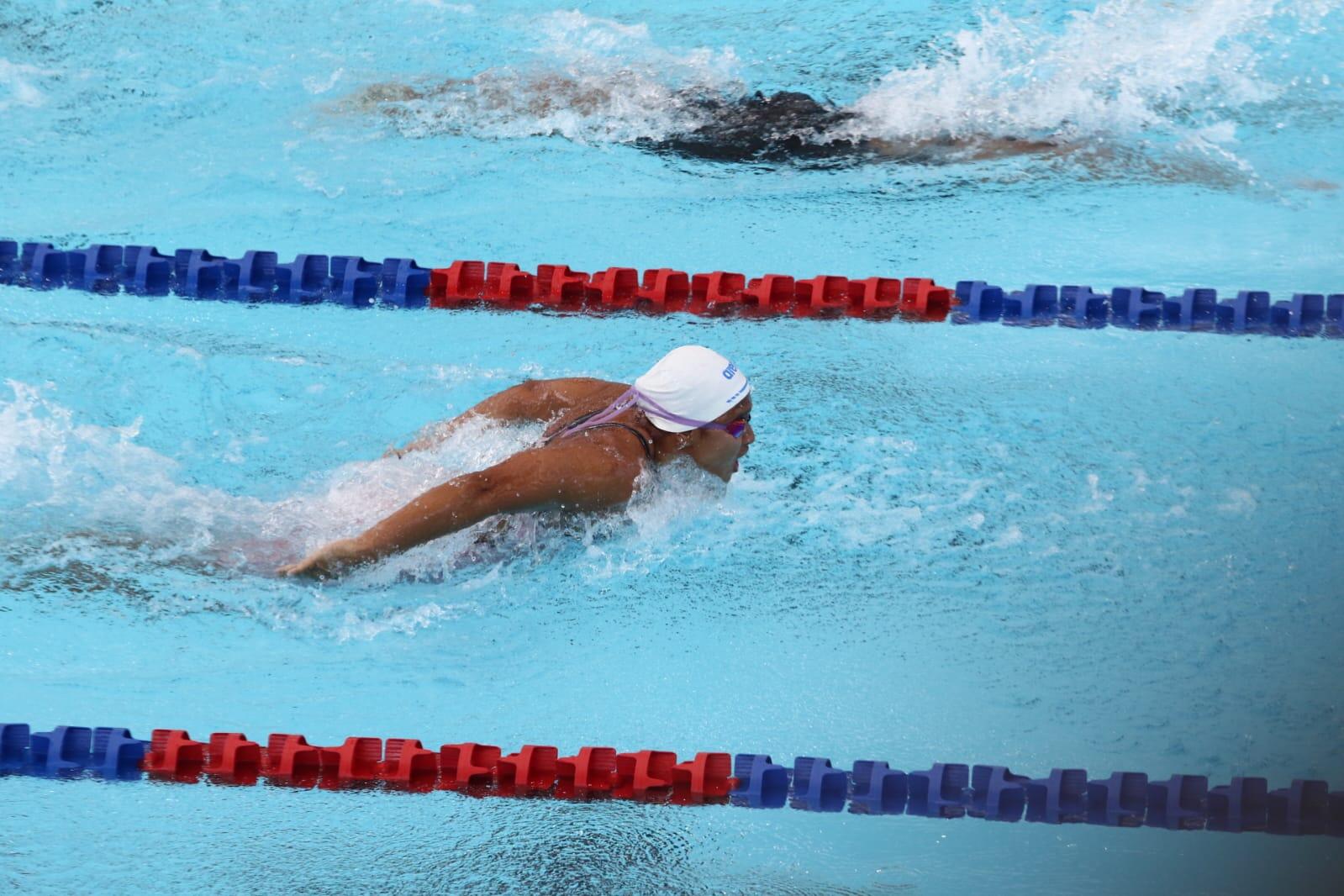 Aksi atlet renang putri Indonesia, Adellia