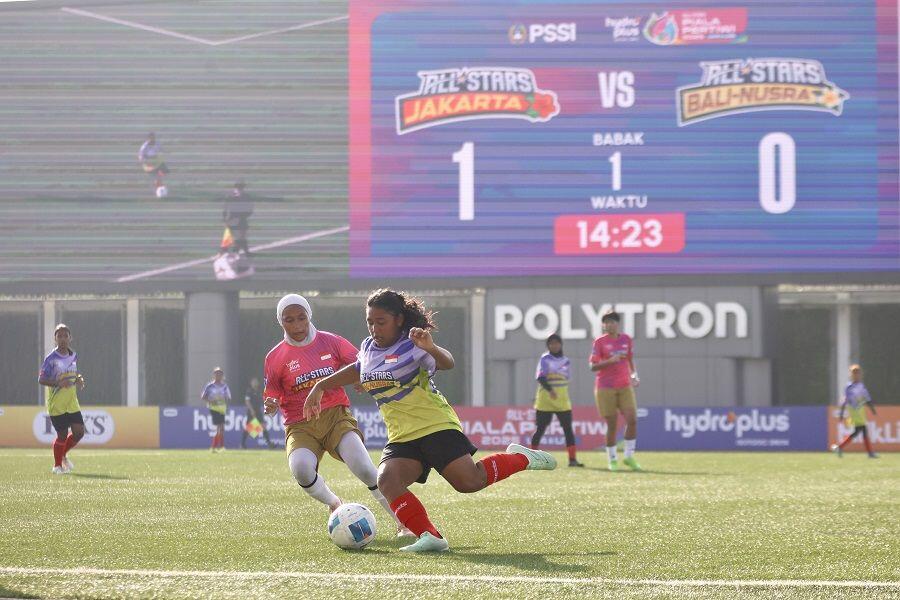 Aksi para pesepak bola wanita di Drawing Hydroplus Piala Pertiwi U14 dan U16 All Stars 2025