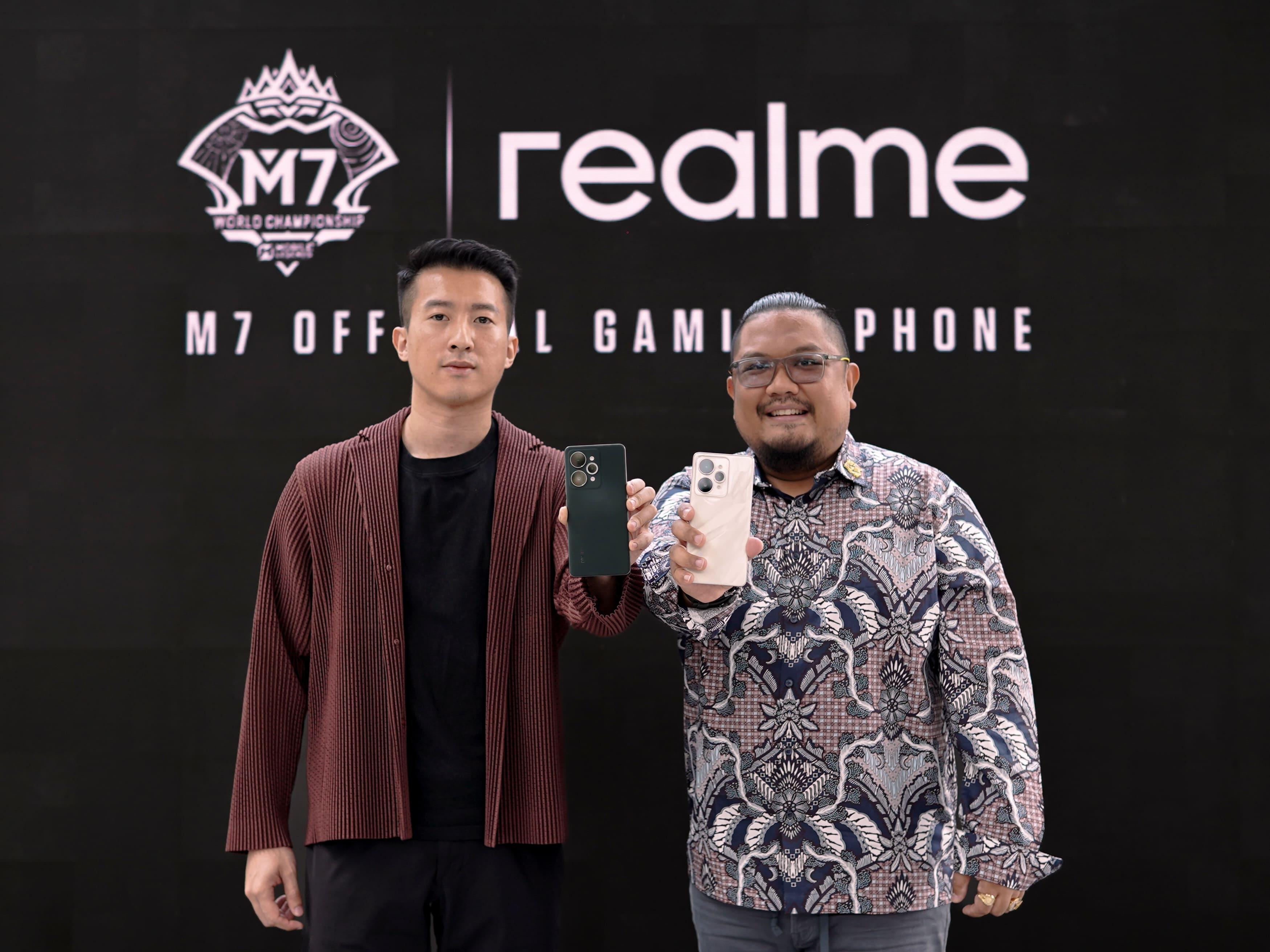 Country Manager realme Indonesia, Rocky Yu, bersama Head of ID Business Development MOONTON Games Martinus H Manurung. (realme)