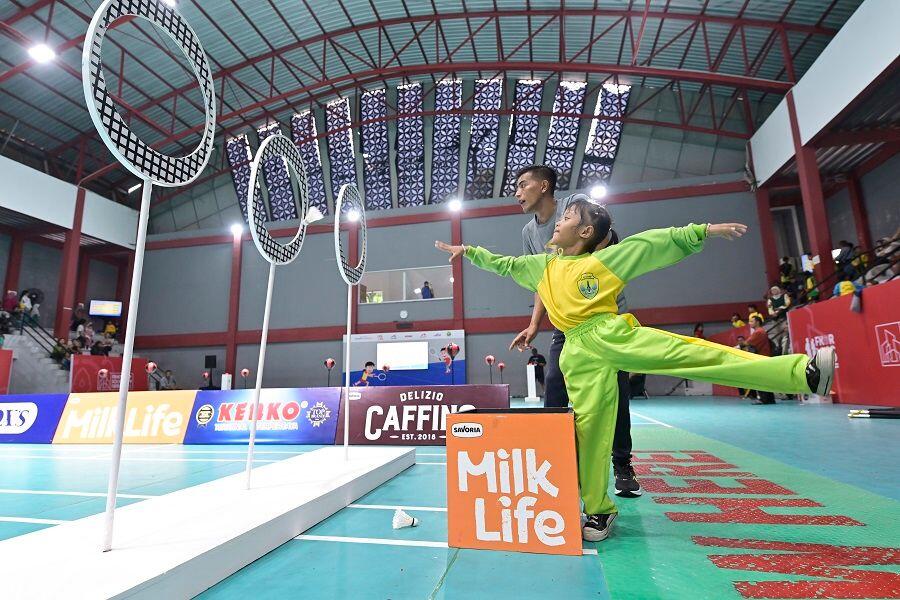 Salah satu tantangan dalam Festival SenengMinton Solo 2025 Throwing The Shuttlecock.