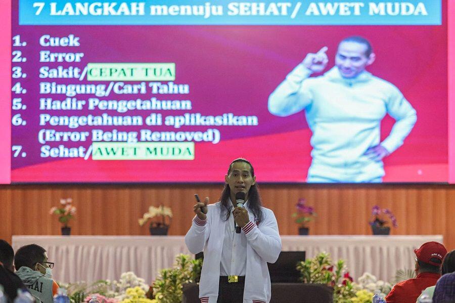 Mantan binaragawan Indonesia, Ade Rai, berbagi ilmu dalam seminar bertajuk Ade Rai Fat Loss Revolut!on di Universitas Borobudur, Jakarta, pada 5 Juli 2025. (Istimewa)