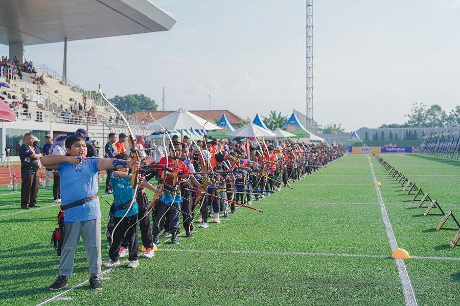 Sebanyak 876 atlet muda panahan dari 28 provinsi di Indonesia akan unjuk kemampuan dan bersaing menjadi yang terbaik dalam MilkLife Archery Challenge Kejurnas Junior 2025. (PR Megapro)