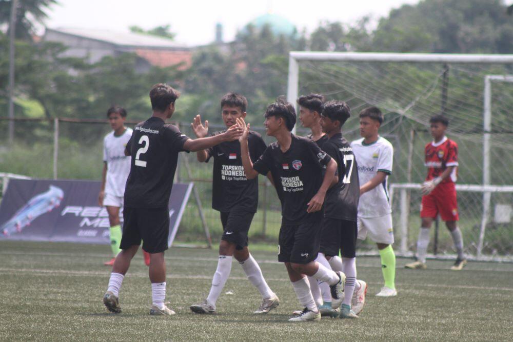 Selebrasi pemain TSI Jakarta U-15.