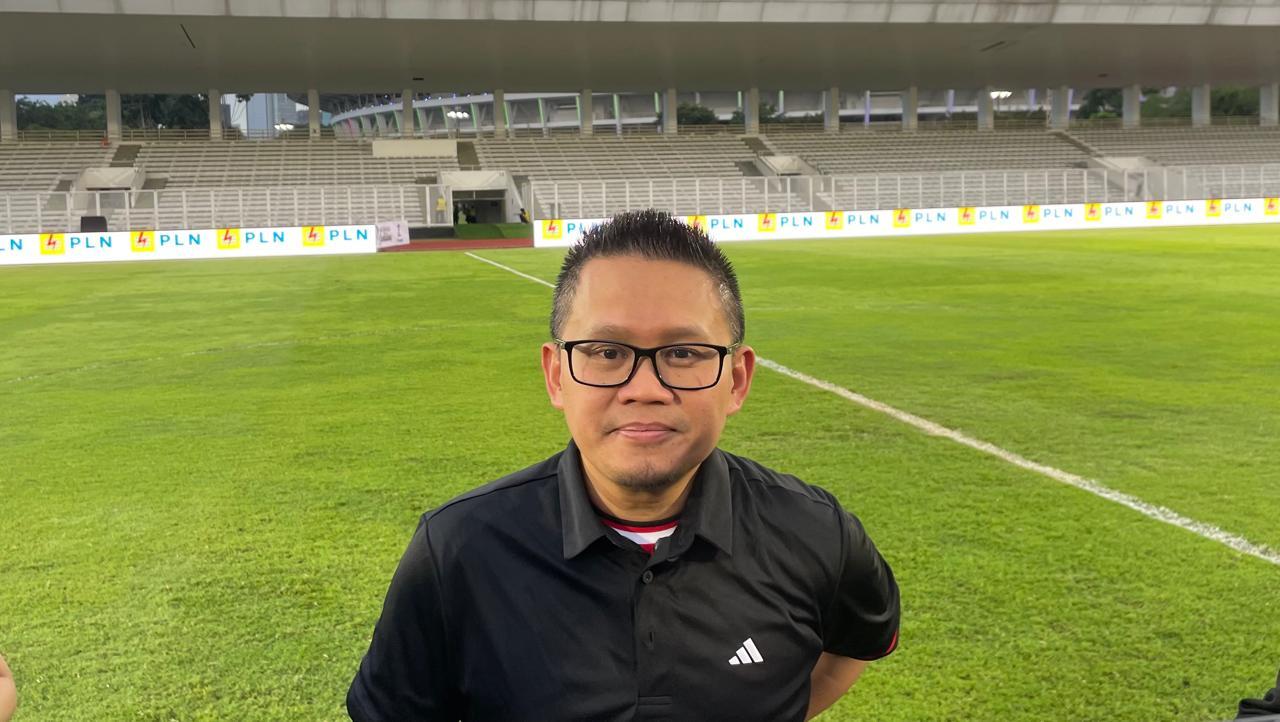 Direktur Operasional I.League, Asep Saputra, di Stadion Madya, Jakarta, pada 19 Desember 2025. (Taufani Rahmanda/Skor.id)