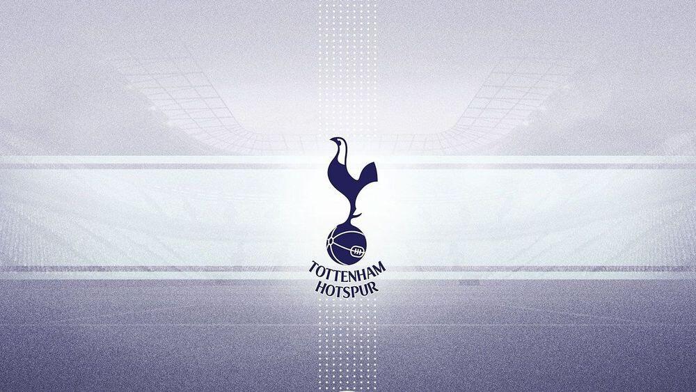 Topeng Tottenham Hotspur kini sudah terbuka dan mereka bisa bermain baik, termasuk menang lawan Chelsea. (Grafis Skor.id)