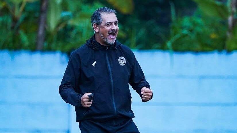 Pelatih asal Brasil yang menangani Arema FC pada Super League 2025-2026, Marcos Santos. (Media I League)