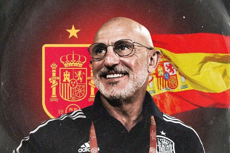 Timnas Spanyol kini di bawah era Luis de la Fuente. (Grafis: Skor.id)