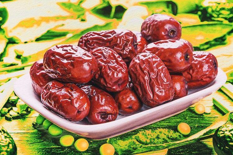 Kurma, salah satu peneman makan sahur. (Grafis: Rahmat Ari Hidayat/Skor.id)