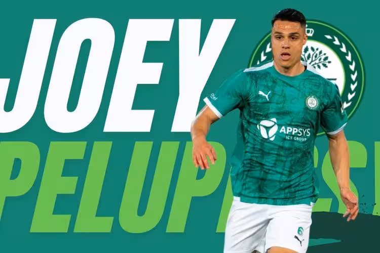 Gelandang Timnas Indonesia, Joey Pelupessy, dengan seragam klub asal Belgia, Lommel SK. (Foto: Lommel SK/Grafis: Deni Sulaeman/Skor.id)