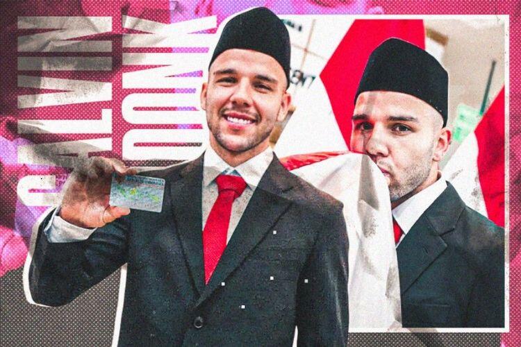 Pesepak bola Calvin Verdonk setelah resmi menjadi Warga Negara Indonesia. (Foto: PSSI/Grafis: Skor.id)